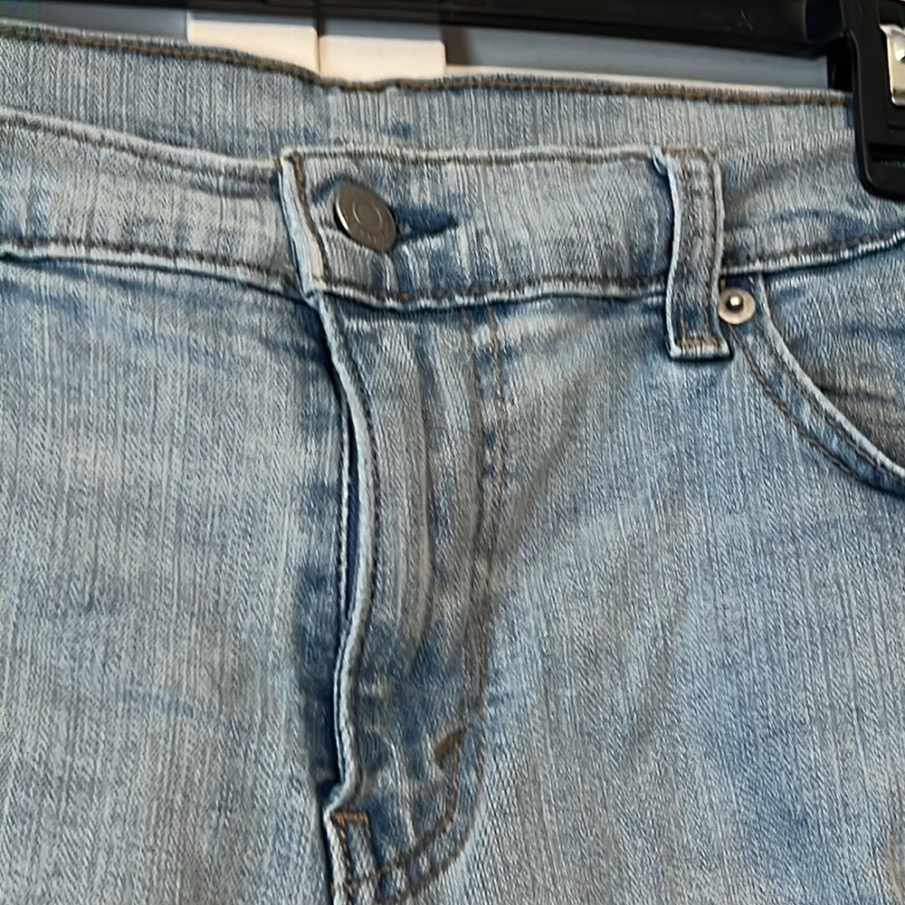Levi’s denim shorts - Picture 3 of 7